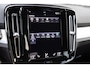 Volvo XC40 1.5 T2 Plus Dark | Achteruitrijcamera | Parkeersensoren | Harman Kardon Audio | Keyless Entry | Elektrische Achterklep | Elektrisch Verstelbare Voorstoelen | Stoelverwarming | Navigatie | Apple Carplay | Android Auto