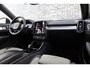Volvo XC40 1.5 T2 Plus Dark | Achteruitrijcamera | Parkeersensoren | Harman Kardon Audio | Keyless Entry | Elektrische Achterklep | Elektrisch Verstelbare Voorstoelen | Stoelverwarming | Navigatie | Apple Carplay | Android Auto