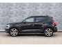 Volvo XC40 1.5 T2 Plus Dark | Achteruitrijcamera | Parkeersensoren | Harman Kardon Audio | Keyless Entry | Elektrische Achterklep | Elektrisch Verstelbare Voorstoelen | Stoelverwarming | Navigatie | Apple Carplay | Android Auto