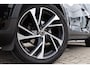 Volvo XC40 1.5 T2 Plus Dark | Achteruitrijcamera | Parkeersensoren | Harman Kardon Audio | Keyless Entry | Elektrische Achterklep | Elektrisch Verstelbare Voorstoelen | Stoelverwarming | Navigatie | Apple Carplay | Android Auto