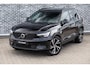 Volvo XC40 1.5 T2 Plus Dark | Achteruitrijcamera | Parkeersensoren | Harman Kardon Audio | Keyless Entry | Elektrische Achterklep | Elektrisch Verstelbare Voorstoelen | Stoelverwarming | Navigatie | Apple Carplay | Android Auto