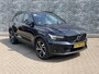 Volvo XC40 1.5 T2 Plus Dark | Achteruitrijcamera | Parkeersensoren | Harman Kardon Audio | Keyless Entry | Elektrische Achterklep | Elektrisch Verstelbare Voorstoelen | Stoelverwarming | Navigatie | Apple Carplay | Android Auto