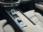 Volvo XC60 2.0 T6 Plug-in hybrid AWD Ultra Dark | Luchtvering | Trekhaak | HUD | Bowers & Wilkins | Pano | 360 camera | 22" velg! |