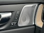 Volvo XC60 2.0 T6 Plug-in hybrid AWD Ultra Dark | Luchtvering | Trekhaak | HUD | Bowers & Wilkins | Pano | 360 camera | 22" velg! |