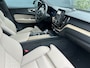 Volvo XC60 2.0 T6 Plug-in hybrid AWD Ultra Dark | Luchtvering | Trekhaak | HUD | Bowers & Wilkins | Pano | 360 camera | 22" velg! |