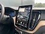 Volvo XC60 2.0 T6 Plug-in hybrid AWD Ultra Dark | Luchtvering | Trekhaak | HUD | Bowers & Wilkins | Pano | 360 camera | 22" velg! |