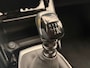 Peugeot 2008 1.2 PureTech 100 Allure Achteruitrij Camera | Parkeersensoren | LED | Leder/Stof | Climate Control | Carplay | 17" Lichtmetaal | Achteruitrij Camera | Airco (automatisch) | Apple Carplay/Android Auto|telefoonintegratie premium