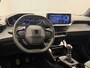 Peugeot 2008 1.2 PureTech 100 Allure Achteruitrij Camera | Parkeersensoren | LED | Leder/Stof | Climate Control | Carplay | 17" Lichtmetaal | Achteruitrij Camera | Airco (automatisch) | Apple Carplay/Android Auto|telefoonintegratie premium