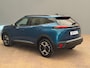 Peugeot 2008 1.2 PureTech 100 Allure Achteruitrij Camera | Parkeersensoren | LED | Leder/Stof | Climate Control | Carplay | 17" Lichtmetaal | Achteruitrij Camera | Airco (automatisch) | Apple Carplay/Android Auto|telefoonintegratie premium