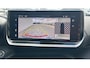 Peugeot e-2008 54KWH 156PK ALLURE AVANTAGE AUTOMAAT / NAVI / LEDER / CLIMA / LED / PDC / 17" LMV / KEYLESS / 360 CAMERA / CRUISECONTROL / 1E EIGENAAR / NIEUWSTAAT !!