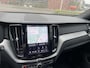 Volvo XC60 2.0 T8 455 pk Plug-in hybrid AWD Ultimate Bright Long Range Trekhaak Panoramadak 360 Camera Head-Up Display Harman Kardon Audio Elektrische Stoelen 21 Inch Velgen Pilot Assist ACC Stuurverwarming Stoelverwarming Apple Carplay Android Auto S Vol Opties 1e Eigenaar Plug in Hybride