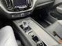 Volvo XC60 2.0 T8 455 pk Plug-in hybrid AWD Ultimate Bright Long Range Trekhaak Panoramadak 360 Camera Head-Up Display Harman Kardon Audio Elektrische Stoelen 21 Inch Velgen Pilot Assist ACC Stuurverwarming Stoelverwarming Apple Carplay Android Auto S Vol Opties 1e Eigenaar Plug in Hybride