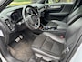 Volvo XC40 1.5 T4 Recharge R-Design | Plug-in Hybrid (PHEV) | Trekhaak | Panoramadak | 360 Graden Camera | Parkeersensoren | Harman Kardon Audio | Keyless Entry | Elektrische Achterklep | Navigatie | Lichtmetalen Velgen 19 inch