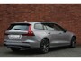 Volvo V60 2.0 T8 Plug-in hybrid AWD Plus Dark | 360 Graden Camera | Verwarmbare Voorstoelen | Adaptieve Cruise Control | Apple Carplay | Lederen Bekleding | Adaptieve Cruise Control | Trekhaak | Harman Kardon |