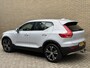 Volvo XC40 1.5 T5 262pk Recharge | Lederen bekleding | Trekhaak wegklapbaar (1800kg trekgewicht) | 19 inch velgen | Camera | Apple CarPlay | Navigatie | Cruise control | Stoelverwarming voor&achter | Stuurverwarming | Full-LED | DAB | Keyless | Dodehoekdetectie | Volledig onderhouden