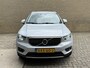 Volvo XC40 1.5 T5 262pk Recharge | Lederen bekleding | Trekhaak wegklapbaar (1800kg trekgewicht) | 19 inch velgen | Camera | Apple CarPlay | Navigatie | Cruise control | Stoelverwarming voor&achter | Stuurverwarming | Full-LED | DAB | Keyless | Dodehoekdetectie | Volledig onderhouden