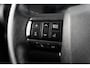 Toyota Hilux 2.8 D-4D Xtra Cab Professional premium Unieke verhoogde uitvoering met luchtvering en Laserlight-verlichting.