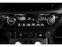 Toyota Hilux 2.8 D-4D Xtra Cab Professional premium Unieke verhoogde uitvoering met luchtvering en Laserlight-verlichting.
