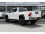 Toyota Hilux 2.8 D-4D Xtra Cab Professional premium Unieke verhoogde uitvoering met luchtvering en Laserlight-verlichting.