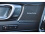 Volvo XC40 B3 Plus Black Edition - Panorama/schuifdak - IntelliSafe Assist & Surround - 360º Camera - Harman/Kardon audio - Verwarmde voorstoelen & stuur - Parkeersensoren voor & achter - Elektr. bedienb. voorstoelen met geheugen links - Draadloze tel. lader - Extra getint glas - 20' LMV