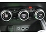 Renault Clio 1.0 TCe Intens Navigatiesysteem | Achterruitrij Camera | Parkeersesnoren voor en achter