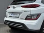 Hyundai Kona Electric EV Fashion 64 kWh / €19.985,- ex btw / Grijs Kenteken / Navigatie / Apple Carplay/Android Auto / Achteruitrijcamera / Stoel-/Stuurverwarming / HUD / KRELL audio /