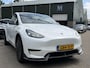 Tesla Model Y RWD 58 kWh UNIEK!| |VAN €35.900:,- VOOR: 32.877,- UW WKVOORDEEL: 3.023,- | STOEL + STUURWIELVERWARMING l CARBON PAKKET | TESLA FABRIEKSGARANTIE 9-2027 OF TOT 80.000 KM |