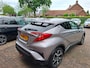 Toyota C-HR / C-HR+ 1.8 Hybrid Dynamic Sport. Dealer onderhouden, zeer netjes! O.a. cruise, navi, camera, stoelverwarming, etc, etc.