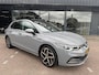 Volkswagen Golf 1.5 eTSI R-Line IQ LED | MASSAGE STOELEN | CAMERA | NAVIGATIE | PANORAMADAK | CRUISECONTROL | STUUR/STOEL VERWARMING | LED PAKKET | PARKEERSENSOREN | VIRTUEEL COCKPITDISPLAY | APPLE CARPLAY & ANDROID AUTO |