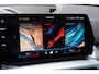 BMW IX2 eDrive20 67 kWh | M-Sport | Camera | Pano | Donkere hemel | Stoel en stuurwielverw. | Draadloos telefoon laden | CarPlay | 19 Inch | DAB+