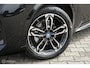 BMW IX2 eDrive20 67 kWh | M-Sport | Camera | Pano | Donkere hemel | Stoel en stuurwielverw. | Draadloos telefoon laden | CarPlay | 19 Inch | DAB+