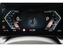 BMW IX2 eDrive20 67 kWh | M-Sport | Camera | Pano | Donkere hemel | Stoel en stuurwielverw. | Draadloos telefoon laden | CarPlay | 19 Inch | DAB+