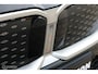 BMW IX2 eDrive20 67 kWh | M-Sport | Camera | Pano | Donkere hemel | Stoel en stuurwielverw. | Draadloos telefoon laden | CarPlay | 19 Inch | DAB+