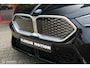 BMW IX2 eDrive20 67 kWh | M-Sport | Camera | Pano | Donkere hemel | Stoel en stuurwielverw. | Draadloos telefoon laden | CarPlay | 19 Inch | DAB+