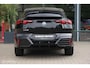 BMW IX2 eDrive20 67 kWh | M-Sport | Camera | Pano | Donkere hemel | Stoel en stuurwielverw. | Draadloos telefoon laden | CarPlay | 19 Inch | DAB+