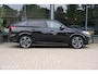 BMW IX2 eDrive20 67 kWh | M-Sport | Camera | Pano | Donkere hemel | Stoel en stuurwielverw. | Draadloos telefoon laden | CarPlay | 19 Inch | DAB+