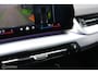 BMW IX2 eDrive20 67 kWh | M-Sport | Camera | Pano | Donkere hemel | Stoel en stuurwielverw. | Draadloos telefoon laden | CarPlay | 19 Inch | DAB+