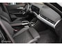 BMW IX2 eDrive20 67 kWh | M-Sport | Camera | Pano | Donkere hemel | Stoel en stuurwielverw. | Draadloos telefoon laden | CarPlay | 19 Inch | DAB+