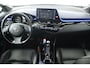 Toyota C-HR / C-HR+ 2.0 Hybrid Bi-Tone (SFEERVERLICHTING, STOELVERWARMING, ACHTERUITRIJCAMERA, PARKEERSENSOREN)