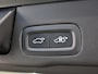 Volvo XC60 2.0 T6 Plug-in hybrid AWD Plus Dark Ele. trekhaak | Panoramadak | Digitaal Dashboard | Contourstoelen | Stoelverwarming V + A | Camera 360° | DAB | Apple CarPlay/Android Auto | Stuurverwarming | Adaptieve Cruise Control | Ele. kofferdeksel | Ele. verstelbare stoel + geheugen |