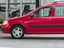 Dacia Logan MCV 1.6-16V Lauréate Ruime voertuig met een NWE APK