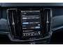 Volvo V90 2.0 T6 Plug-in hybrid AWD Plus Dark | Adaptieve Cruise Control | Panoramadak | 360° Parkeercamera | Harman Kardon Audio | Stoel-/Stuur-/Voorruitverwarming | Dodehoek Detectie | Trekhaak |