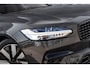Volvo V90 2.0 T6 Plug-in hybrid AWD Plus Dark | Adaptieve Cruise Control | Panoramadak | 360° Parkeercamera | Harman Kardon Audio | Stoel-/Stuur-/Voorruitverwarming | Dodehoek Detectie | Trekhaak |