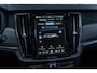 Volvo V90 2.0 T6 Plug-in hybrid AWD Plus Dark | Adaptieve Cruise Control | Panoramadak | 360° Parkeercamera | Harman Kardon Audio | Stoel-/Stuur-/Voorruitverwarming | Dodehoek Detectie | Trekhaak |