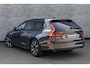 Volvo V90 2.0 T6 Plug-in hybrid AWD Plus Dark | Adaptieve Cruise Control | Panoramadak | 360° Parkeercamera | Harman Kardon Audio | Stoel-/Stuur-/Voorruitverwarming | Dodehoek Detectie | Trekhaak |