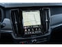 Volvo V90 2.0 T6 Plug-in hybrid AWD Plus Dark | Adaptieve Cruise Control | Panoramadak | 360° Parkeercamera | Harman Kardon Audio | Stoel-/Stuur-/Voorruitverwarming | Dodehoek Detectie | Trekhaak |