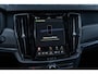 Volvo V90 2.0 T6 Plug-in hybrid AWD Plus Dark | Adaptieve Cruise Control | Panoramadak | 360° Parkeercamera | Harman Kardon Audio | Stoel-/Stuur-/Voorruitverwarming | Dodehoek Detectie | Trekhaak |