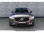Volvo V90 2.0 T6 Plug-in hybrid AWD Plus Dark | Adaptieve Cruise Control | Panoramadak | 360° Parkeercamera | Harman Kardon Audio | Stoel-/Stuur-/Voorruitverwarming | Dodehoek Detectie | Trekhaak |