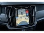 Volvo V90 2.0 T6 Plug-in hybrid AWD Plus Dark | Adaptieve Cruise Control | Panoramadak | 360° Parkeercamera | Harman Kardon Audio | Stoel-/Stuur-/Voorruitverwarming | Dodehoek Detectie | Trekhaak |