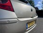 Renault Clio 1.6-16V Initiale Automaat*Schuifdak*Leder*Cruise*Clima*Lm velgen*NAP*Parkeersensoren*APK*
